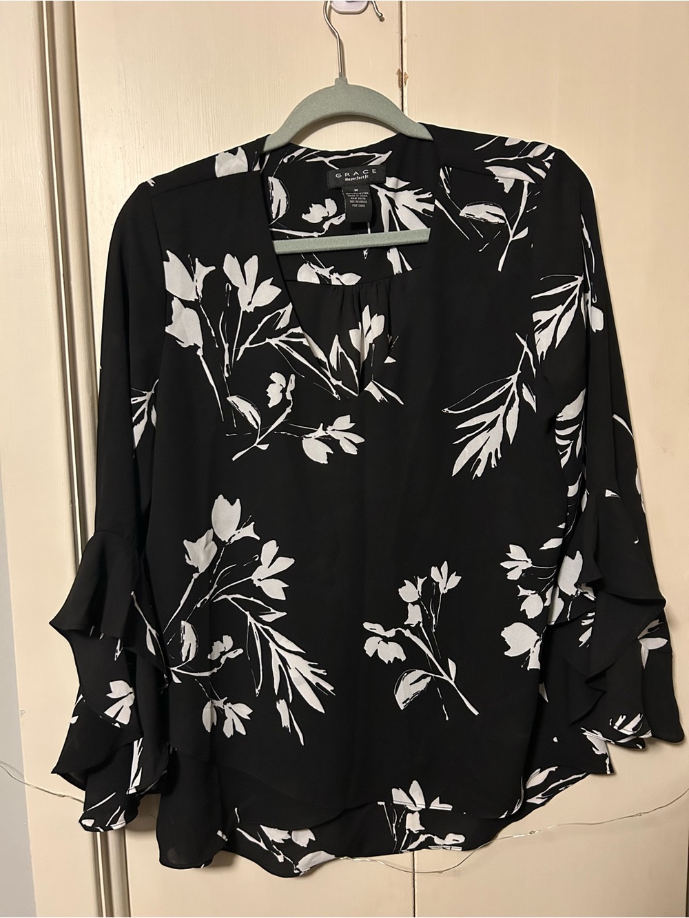 Grace Elements Black and White Floral Ruffle-Sleeve Blouse